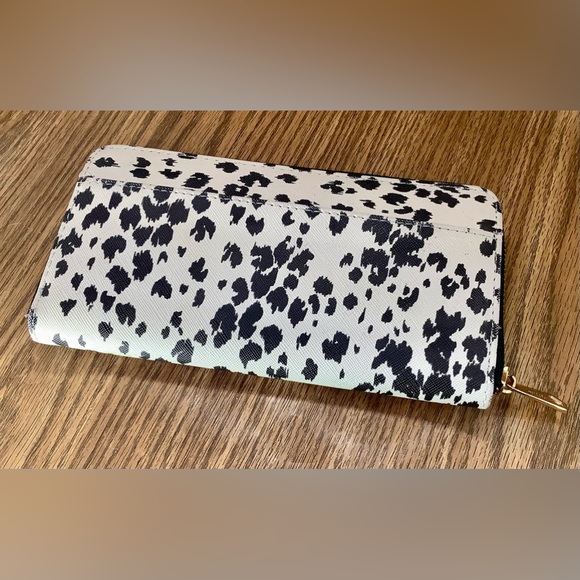 🤍 TRINA TURK 🖤 Geometric Print Wallet, Black/White Animal Print Pink Interior - Picture 4 of 6